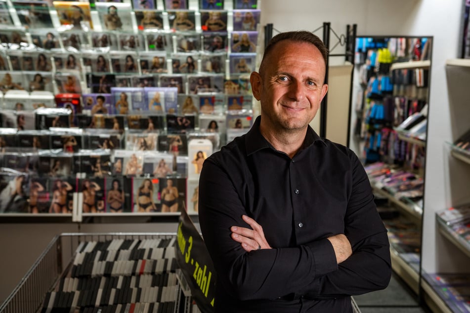 Geschäftsführer Ronny Frenzel (46) in seinem Sex-Shop mit Porno-Kino in der Dresdner Louisenstraße.
