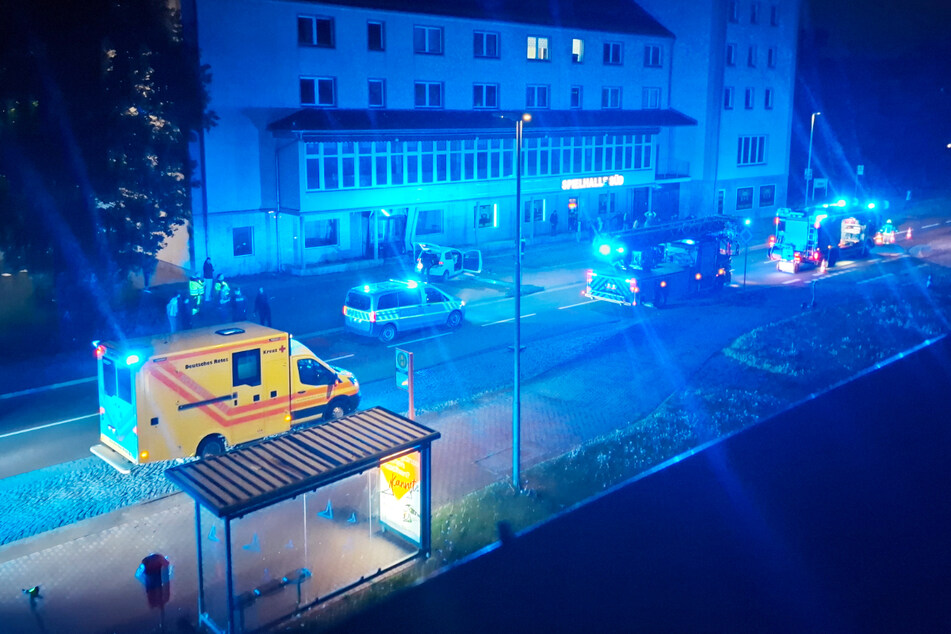 Die Kriminalpolizei ermittelt wegen eines gefährlichen Eingriffs in den Straßenverkehr, nachdem zwei Autos verunglückt sind.