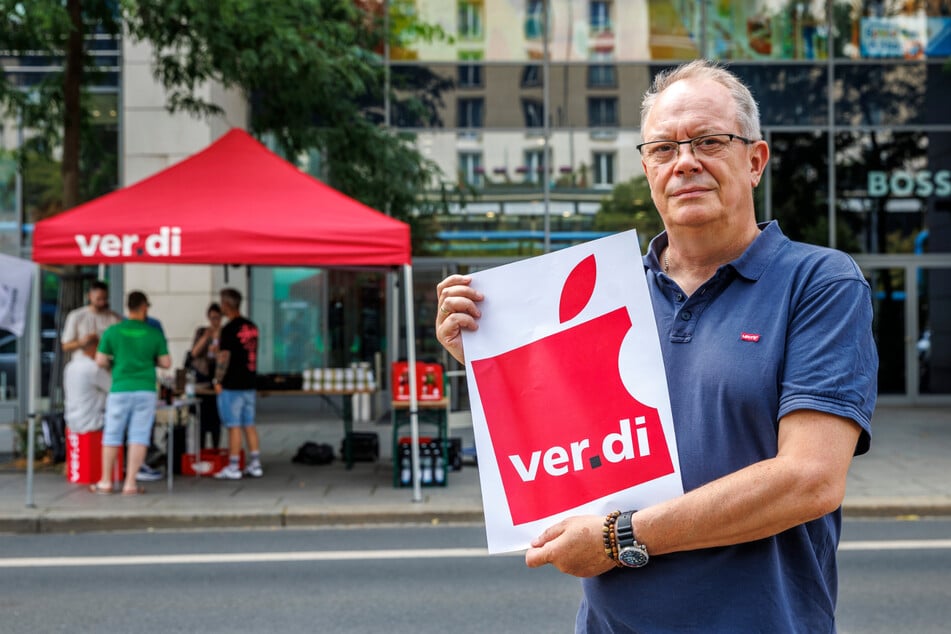 Jens Uhlig (56) von ver.di sandte die Petition im Auftrag der Mitarbeiter an das Apple-Management. Ihm zufolge seien 46 von 90 Dresdner Apple-Mitarbeitern bei der Gewerkschaft organisiert.