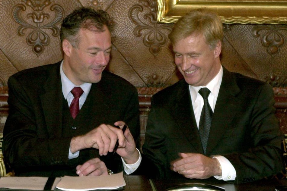 Ronald Schill (64, Schill-Partei, links) und Ole von Beust (68, CDU) regierten zusammen von 2001 bis 2003 in Hamburg. (Archivbild)