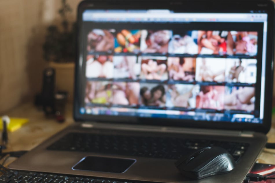 Kinderpornos im Netz. Ein 49-Jähriger verschaffte sich offenbar in einem Internetcafé illegales Bildmaterial. (Symbolbild)