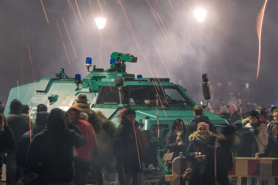 Auch dieses Jahr werden Wasserwerfer in Bereitschaft gehalten (Symbolfoto).