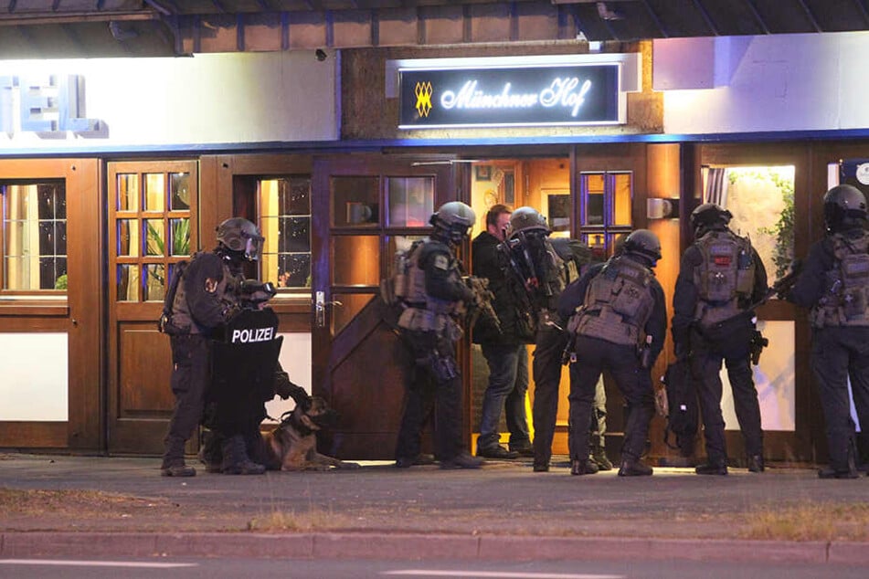 In diesem Hotel wurden die mutmaßlichen Täter im Mai von SEK-Beamten festgenommen.