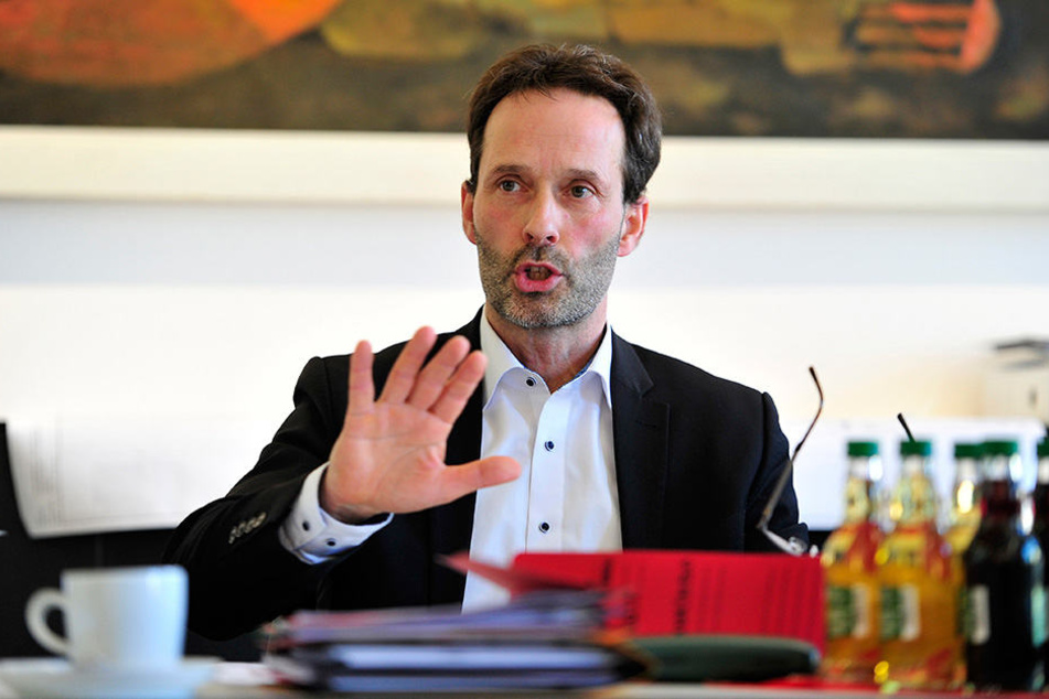 Zwickaus Tiefbauamtsleiter Thomas Pühn (51) nennt den Röhrensteg das gegenwärtige "Sorgenkind" bei den Baumaßnahmen.