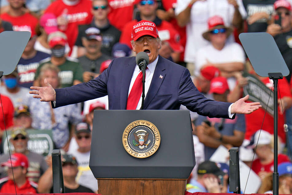 Donald Trump (77), Präsident der USA, während einer Wahlkampfkundgebung am Donnerstag vor dem Raymond James Stadium in Tampa.