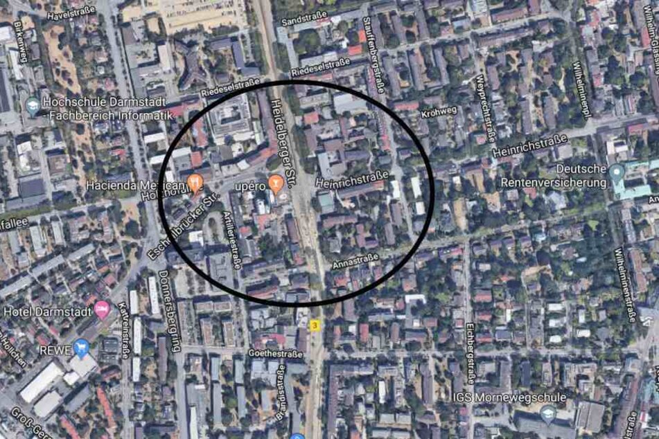 An der Tram-Haltestelle Heidelberger Straße/Eschollbrücker Straße wurde der Mann niedergestochen.