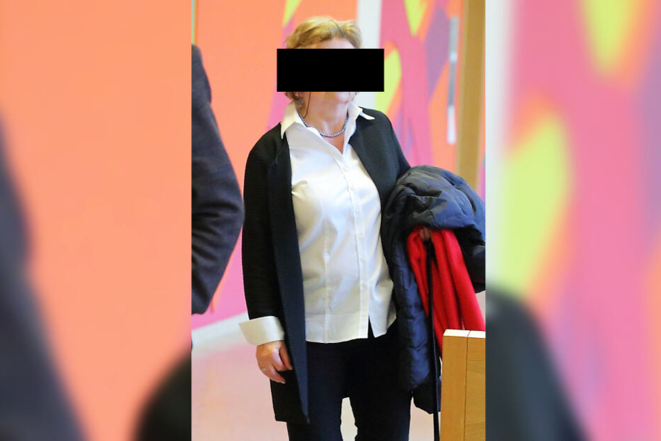 Martina G. (68) hatte wegen eines Autoschadens Ärger mit der Justiz.