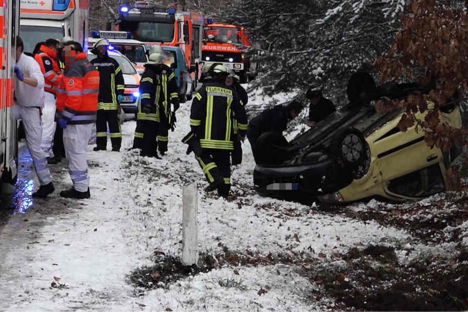 Der Wagen überschlug sich und landete im Graben.
