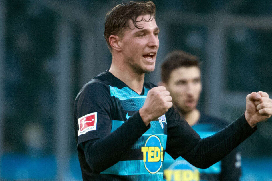 Niklas Stark jubelt nach dem 3:0 bei Borussia Mönchengladbach.