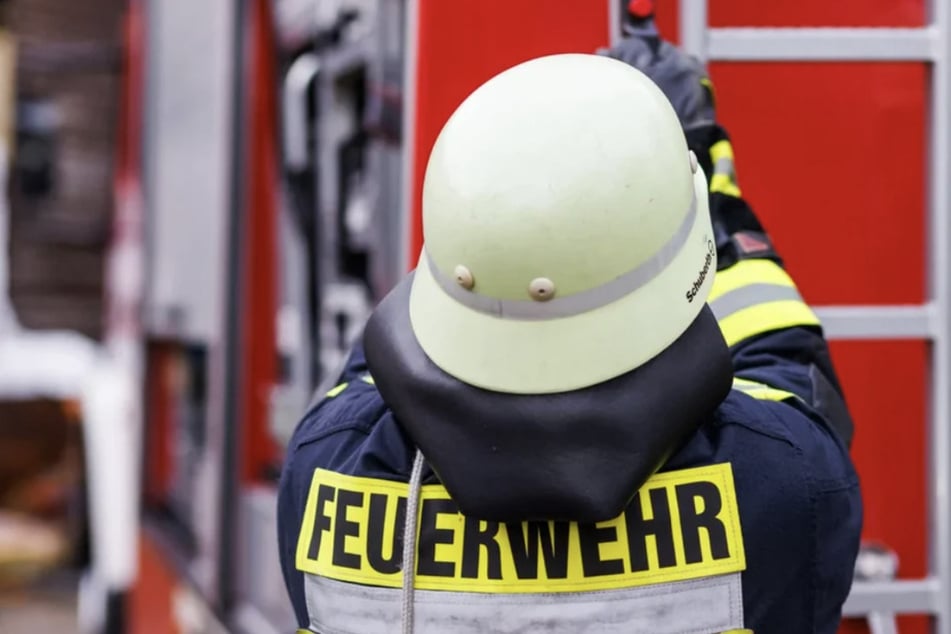 Die Löscharbeiten der Feuerwehr verliefen alles andere als reibungslos. (Symbolfoto)