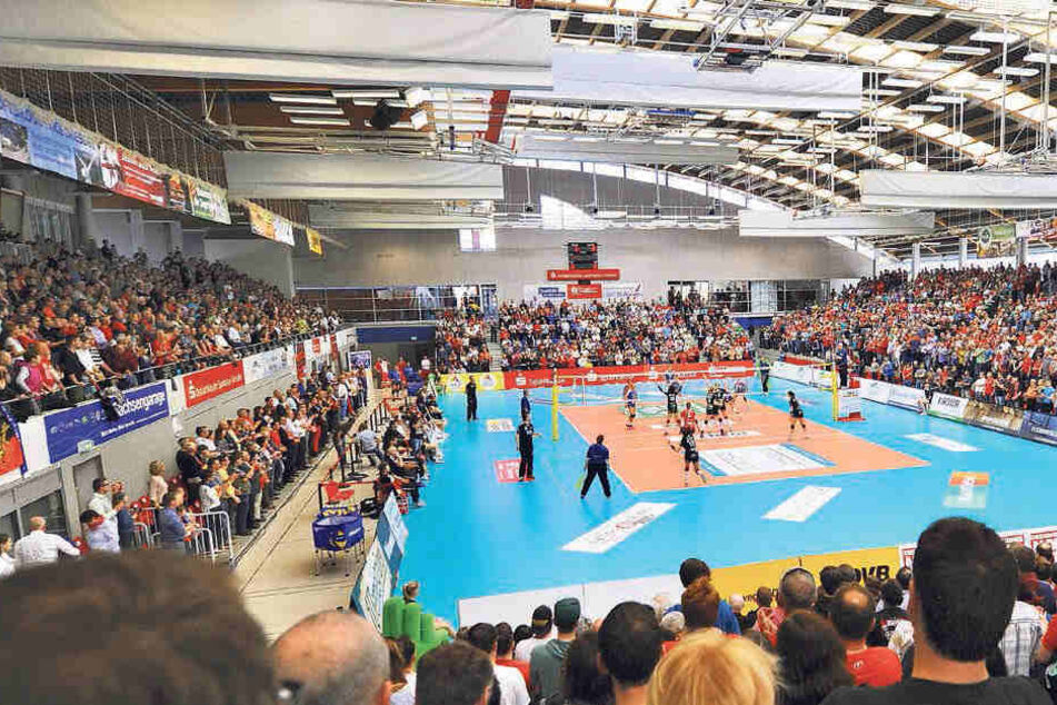 Volle Halle und tolle Stimmung bei einem Heimspiel der DSC-Schmetterlinge. Vergangene Saison sorgte der deutsche Meister im Schnitt für eine 92-prozentige Auslastung der Zuschauerkapazität. Das ist ein absoluter Spitzenwert.