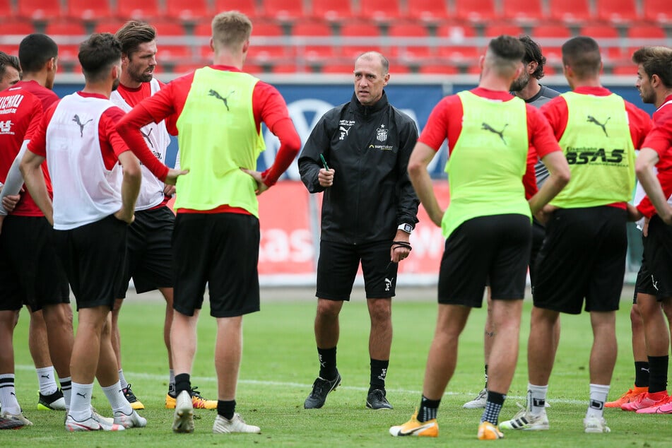 FSV-Trainer Joe Enochs will noch zweimal testen, bevor es am 19. September gegen Unterhaching um Punkte geht.