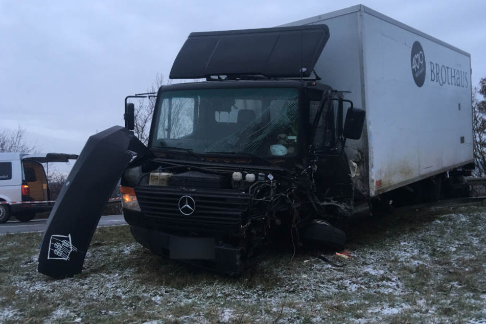 Mit voller Wucht prallte das Auto in die Front des Lasters.