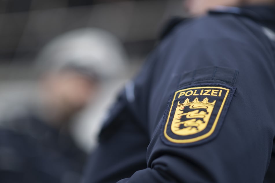 Die Polizei ermittelt nach dem Leichenfund in Karlsruhe und geht von einer Straftat aus.