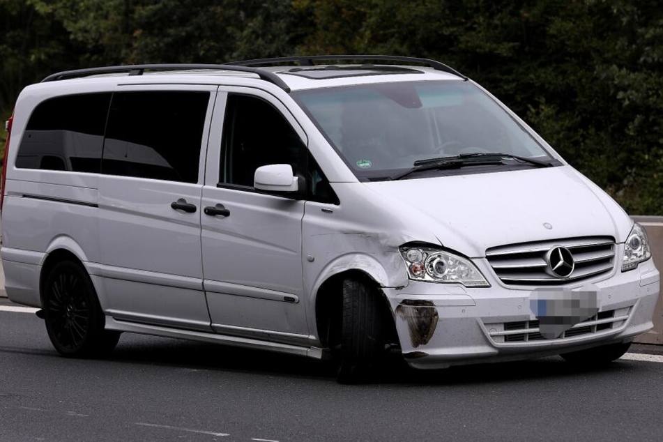 Der silberne Mercedes Vito war in den Unfall verwickelt.