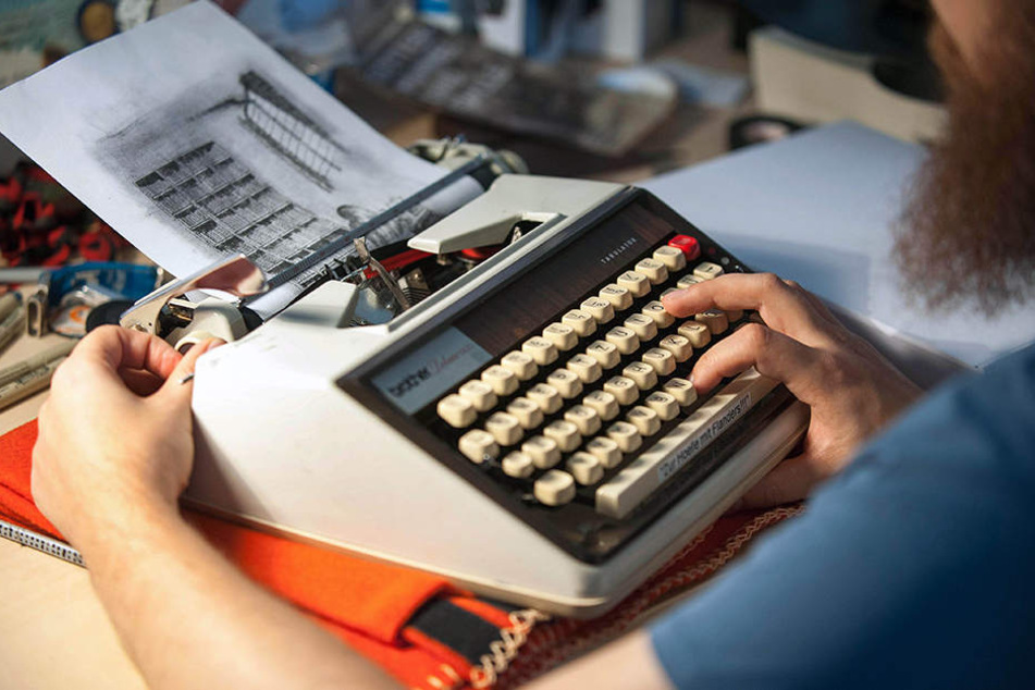 Auf die Idee, mit einer Schreibmaschine Kunst zu machen, kommen sonst nur besonders begnadete Schriftsteller.