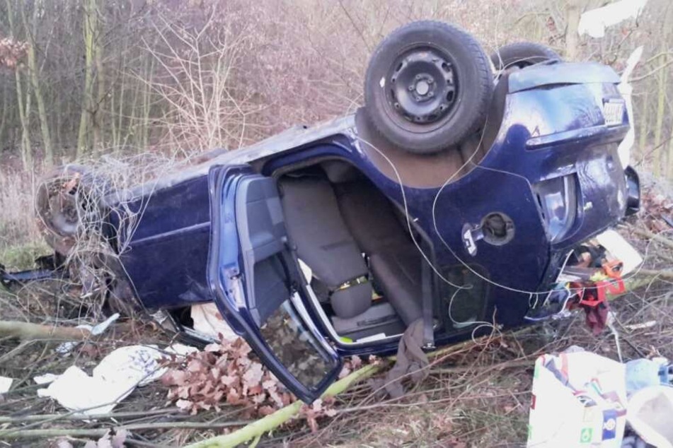 Der Fahrer musste befreit und ins Krankenhaus gebracht werden.