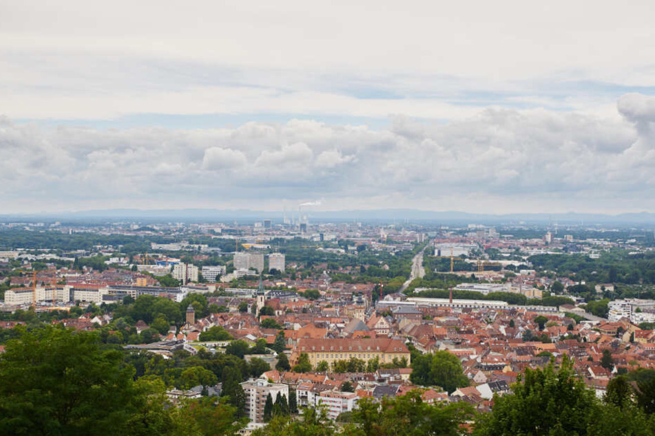 Blick auf Karlsruhe und Durlach.