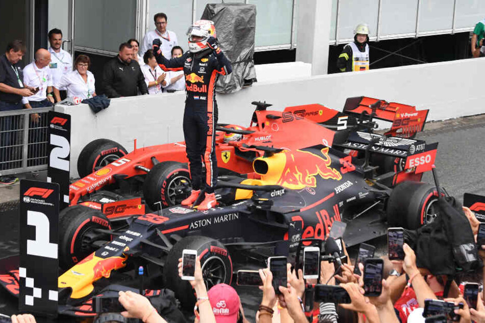 Max Verstappen feiert seinen Sieg am Hockenheimring.