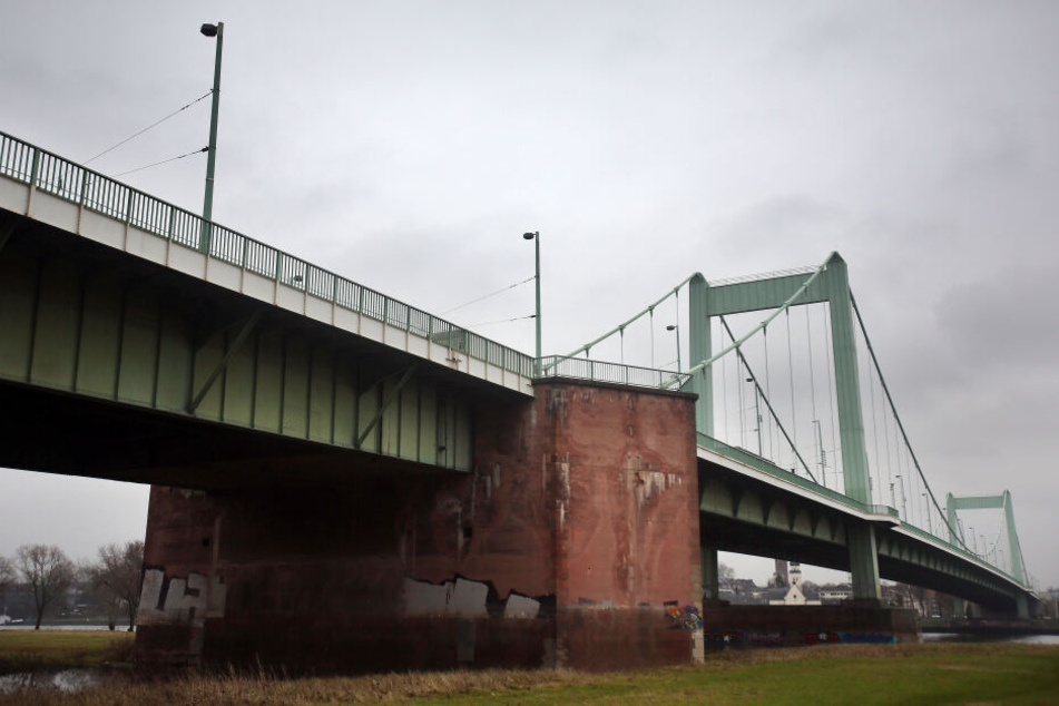 Für Sanierungsarbeiten muss der Verkehr auf der Mülheimer Brücke stark eingeschränkt werden.