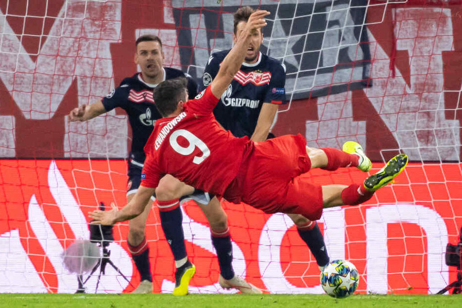 Robert Lewandowski bei seinem Versuch, per Seitfallzieher abzustauben.
