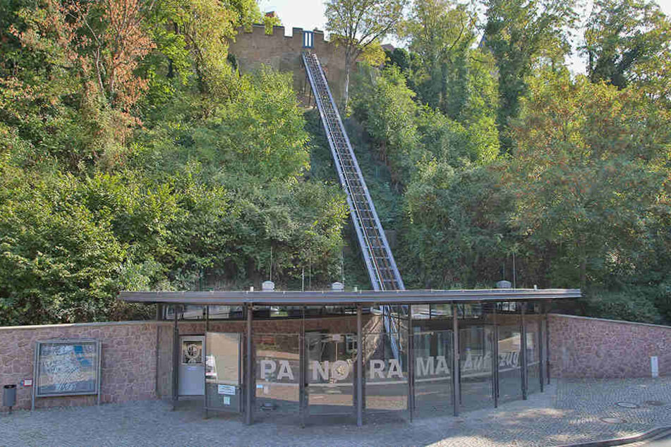 Problem- statt Panorama-Aufzug. Der Nobellift ist - mal wieder - defekt.