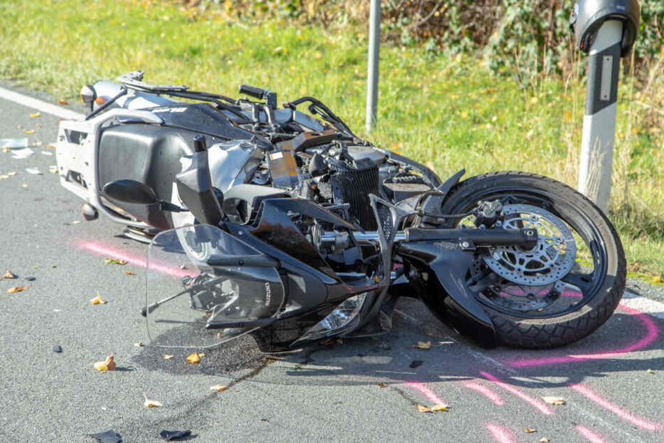 Der Biker wurde schwer verletzt.