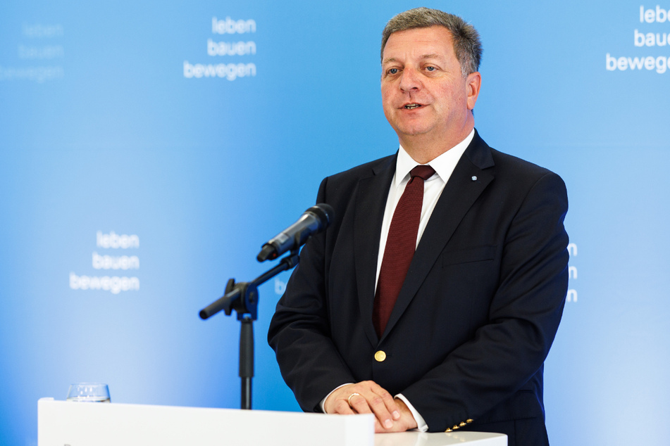 Bayerns Verkehrsminister Christian Bernreiter (58, CSU) setzt sich für eine Verbesserung der Lage ein.