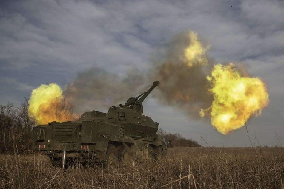 Erst vor wenigen Wochen hatte das ukrainische Militär den seit Monaten umkämpften Festungsraum um Awdijiwka räumen müssen. Nun gerät die nächste Verteidigungslinie dahinter unter Druck.