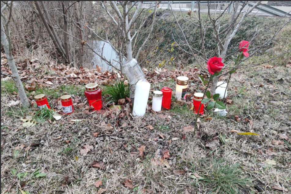 Kerzen wurden an der Unfallstelle aufgestellt - hier ist die alleinerziehende Mutter (†36) einer 15-Jährigen gestorben.