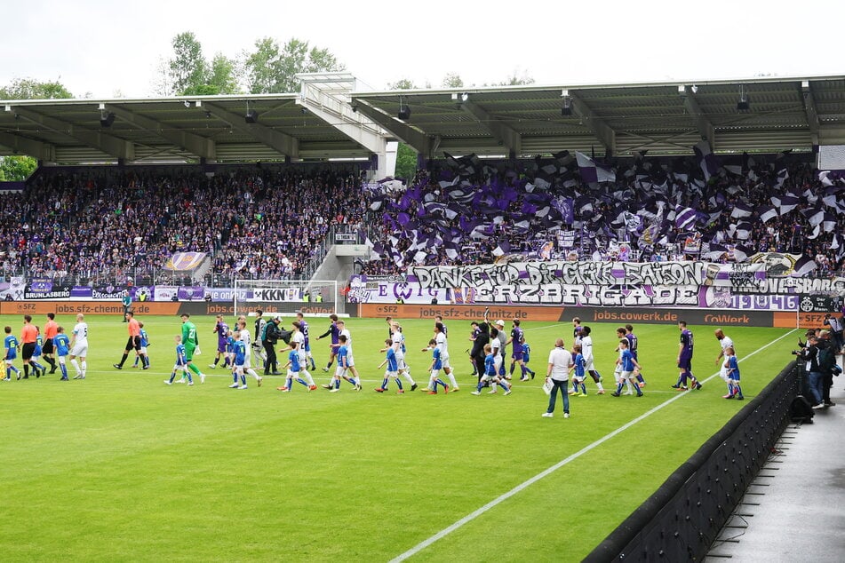 Am letzten Spieltag gegen Mannheim ging es um nichts mehr, trotzdem kamen noch einmal mehr als 11.000 Fans ins Erzgebirgsstadion. Über die gesamte Saison gesehen kamen knapp 1000 Zuschauer mehr als in der Saison 2022/23.