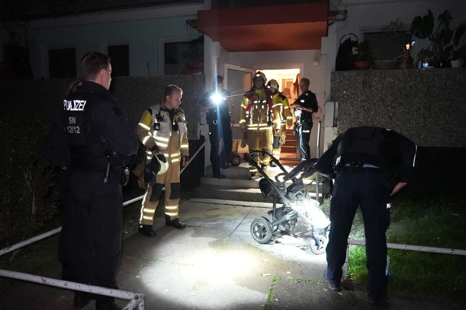 Die Polizei ermittelt wegen Brandstiftung.