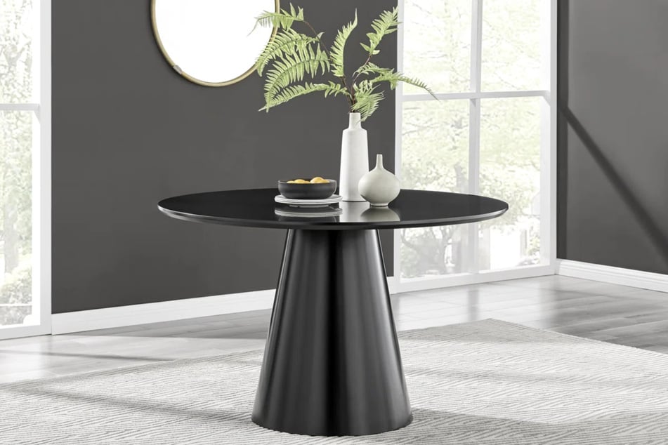 This stunning dining table is on sale and thousands are talking about it