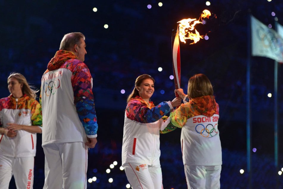 Bei den Olympischen Spielen 2014 war Alina Kabajewa (2. r.) unter den Schlussläufern - Ein große Ehre für die rhythmische Sportgymnastin.