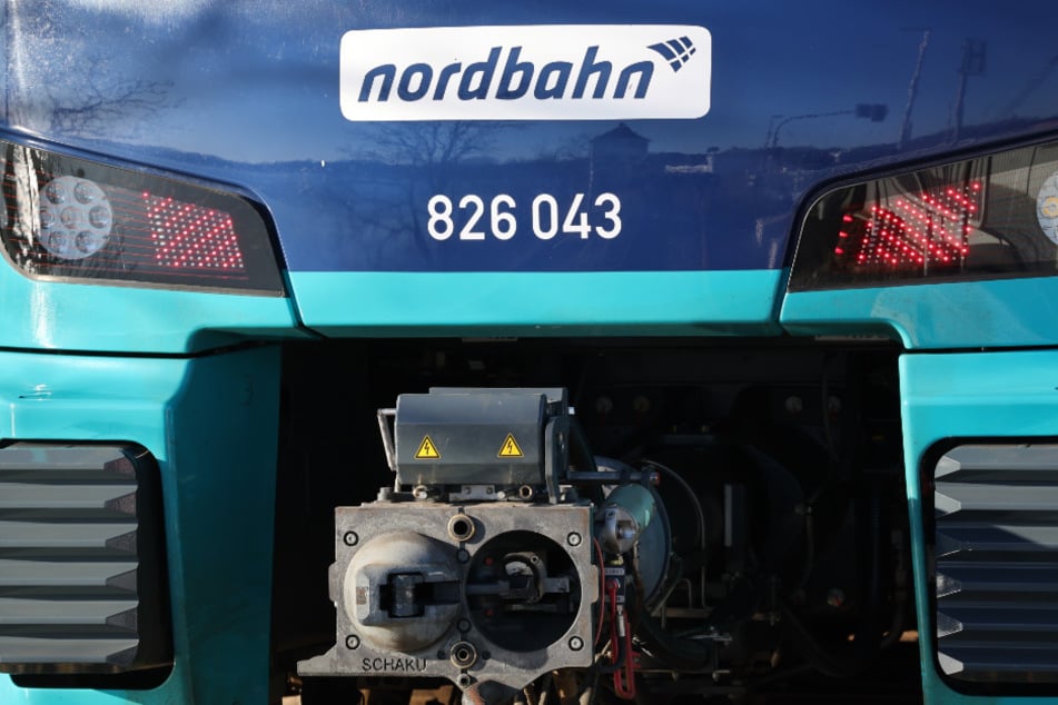 Ein Zug der Nordbahn ist wegen eines technischen Defekts mitten auf der Strecke liegen geblieben. (Archivbild)