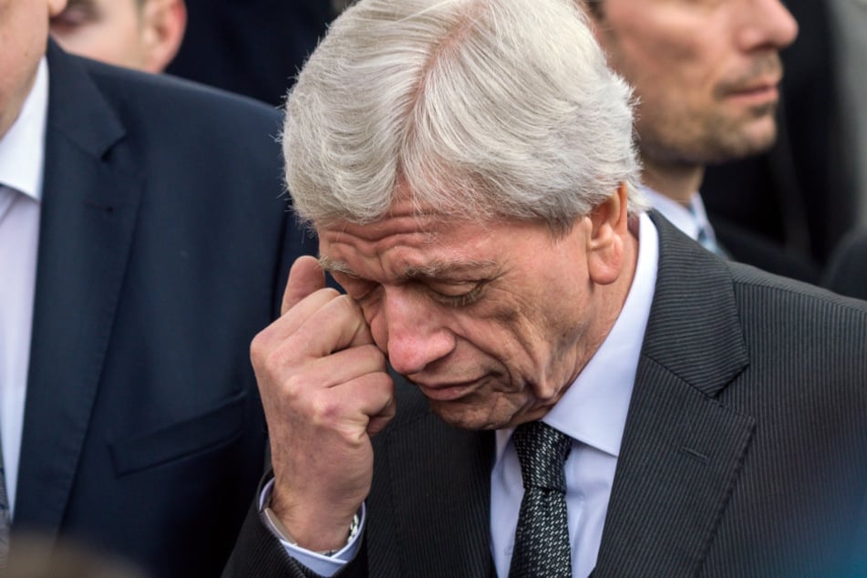Bouffier zeigte sich kurz nach der Schreckenstat tief erschüttert.
