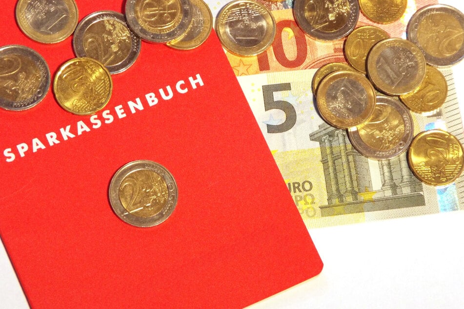 Auf dem Sparbuch des verstorbenen Patienten waren 81 000 Euro (Symbolfoto).