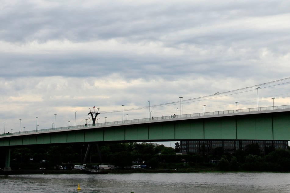 Die Zoobrücke in Köln war am Freitagmorgen für die Unfallaufnahme zeitweise gesperrt. (Archivbild)