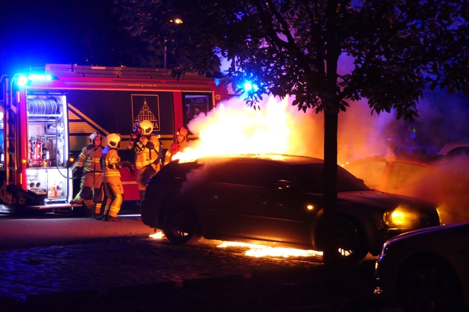 In Grimma ist in der Nacht zu Montag ein Chrysler in Flammen aufgegangen.