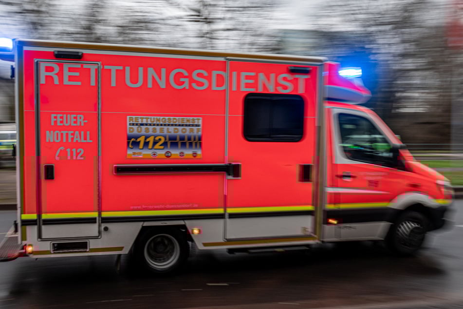 Wer muss künftig für Fehlfahrten von Rettungswagen zahlen? (Symbolbild)