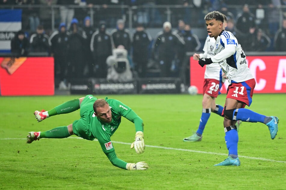 Das letzte Duell zwischen dem 1. FC Köln und dem HSV entschied Ransford Königsdörffer (r).