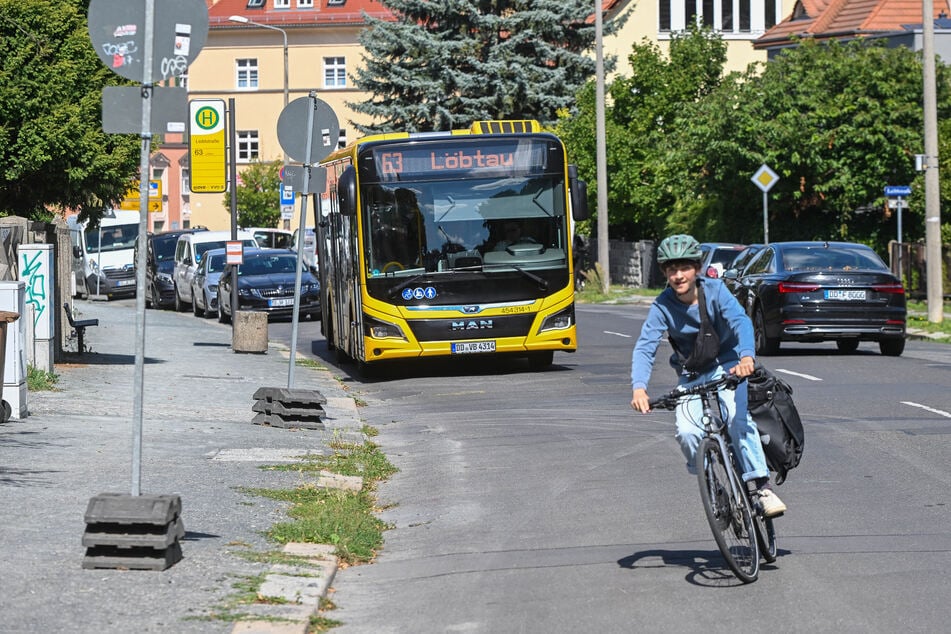 Buckelpiste: Die Sanierung der Gostritzer Straße zwischen Teplitzer Straße und Technologiezentrum lässt seit Jahren auf sich warten - zum Ärger aller Verkehrsteilnehmer.