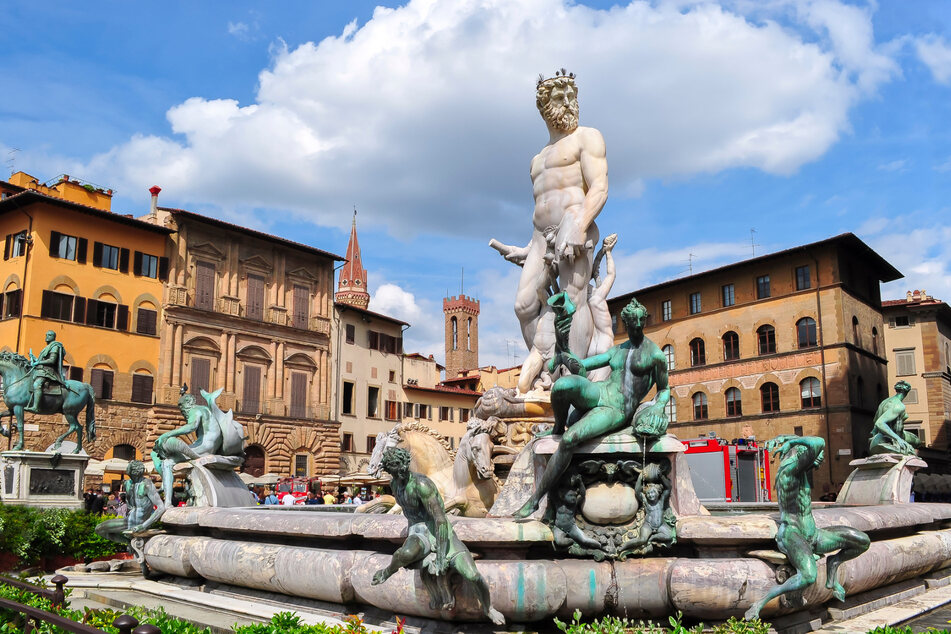 Einfach nur dumm: Ein 22-Jähriger aus Berlin kletterte auf den weltbekannten Neptunbrunnen von Florenz und beschädigte das Kunstwerk schwer. (Archivbild)