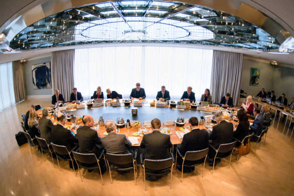 Der Haushaltsentwurf des Kabinetts muss bis zum Sommer im Landtag beschlossen werden. (Archivbild)