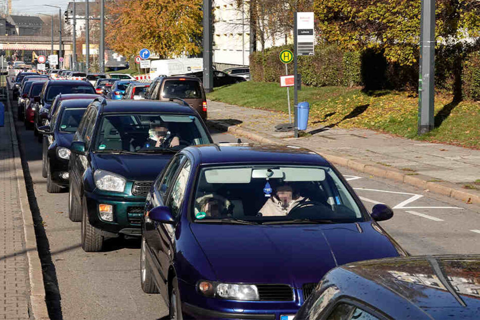 Nichts geht mehr: Auf der Bernsdorfer Straße gab es Stau.