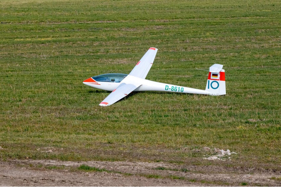 Zwischenfall in Sachsen: Pilot muss auf Wiese notlanden