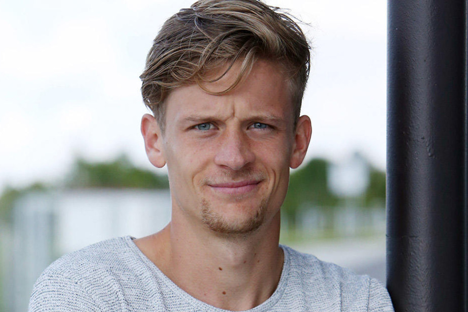 Bentley Baxter
Bahn
spielte in
der Vorsaison
für
den FSV
Frankfurt.
Bis zum
30.Juni
2018 kickt
er jetzt in
Zwickau -
mindestens.