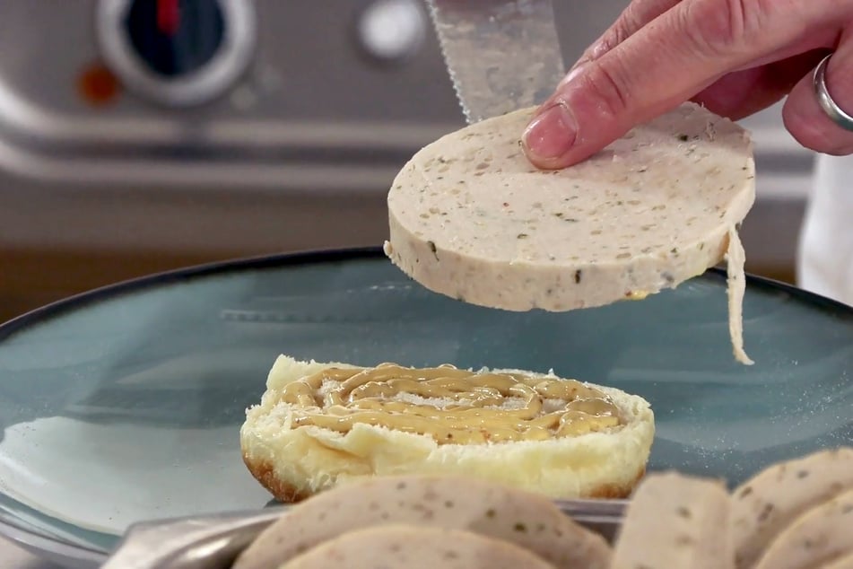 Krapfenteig tritt Riesen-Weißwurst und Senf: Zum Wirtshausfasching haben sich die Münchner Wirte etwas Besonderes ausgedacht.