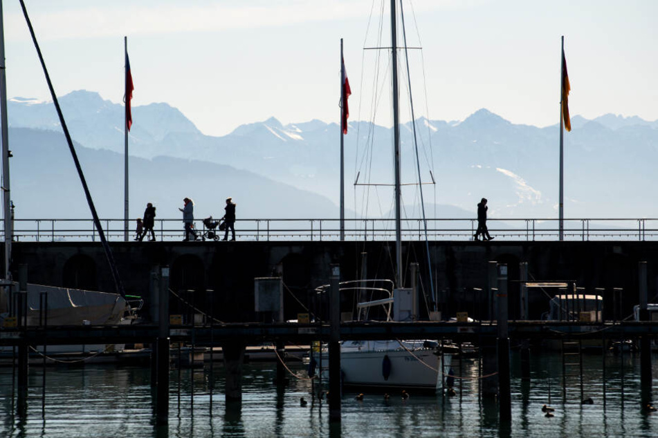 Bei Friedrichshafen sind Fäkalien in den Bodensee geraten. (Symbolbild)