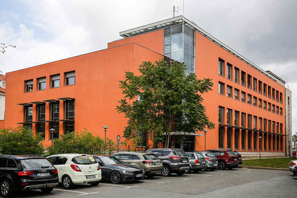 Zwischen Pirnaischen und Rathenauplatz liegt das DKMS-Labor "Life Science Lab" im ehemaligen Bundesbank-Gebäude.